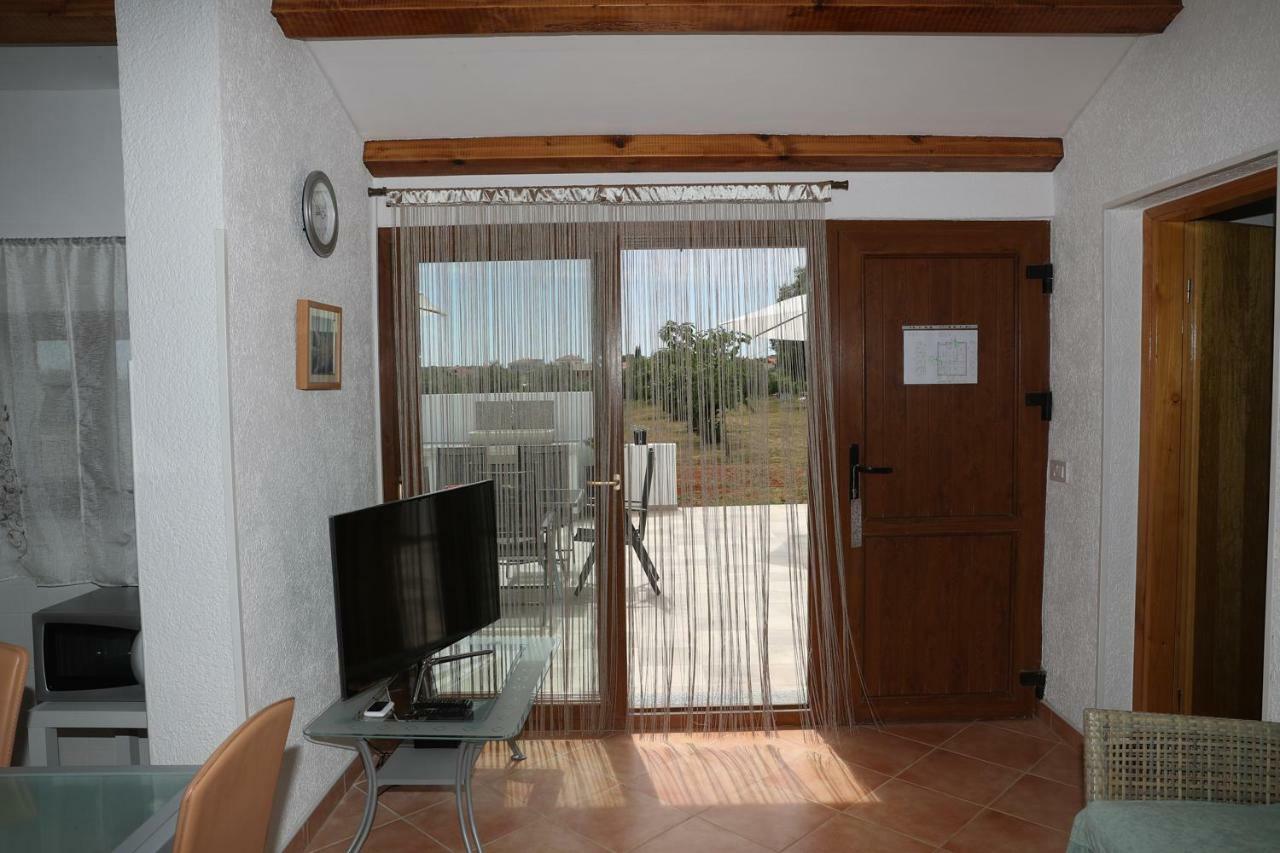 Villa Leo Ровин Екстериор снимка