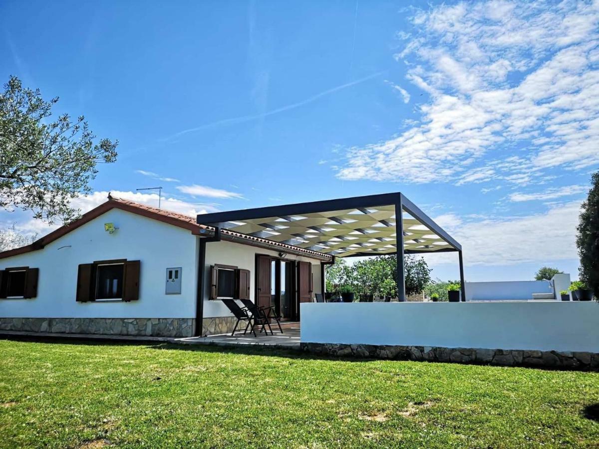 Villa Leo Ровин Екстериор снимка