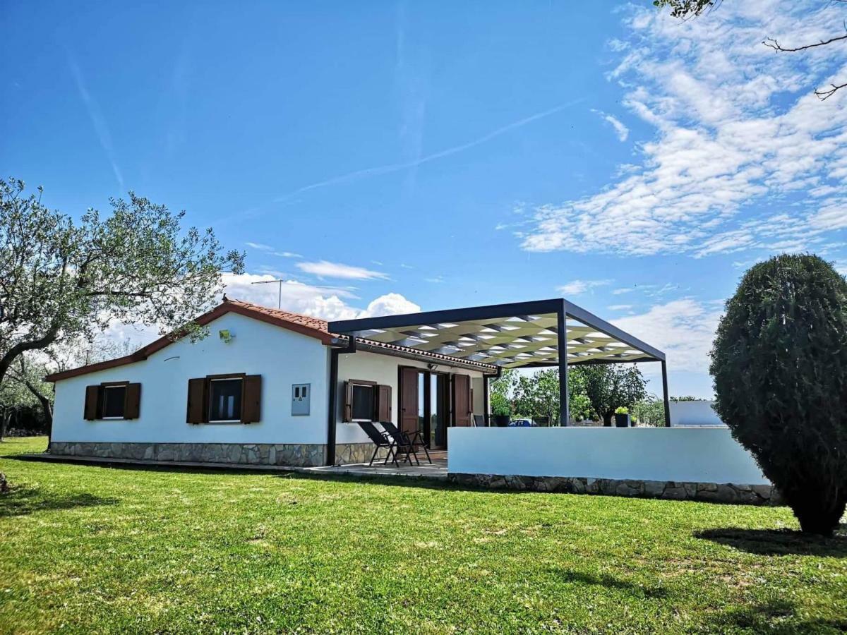 Villa Leo Ровин Екстериор снимка
