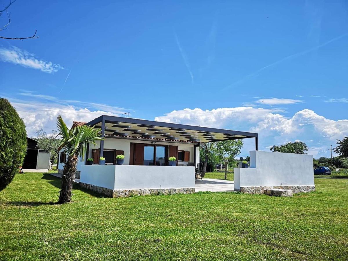 Villa Leo Ровин Екстериор снимка