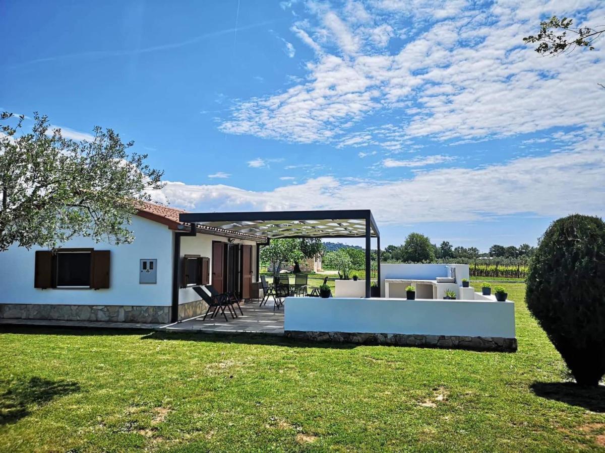 Villa Leo Ровин Екстериор снимка