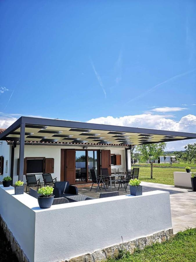 Villa Leo Ровин Екстериор снимка